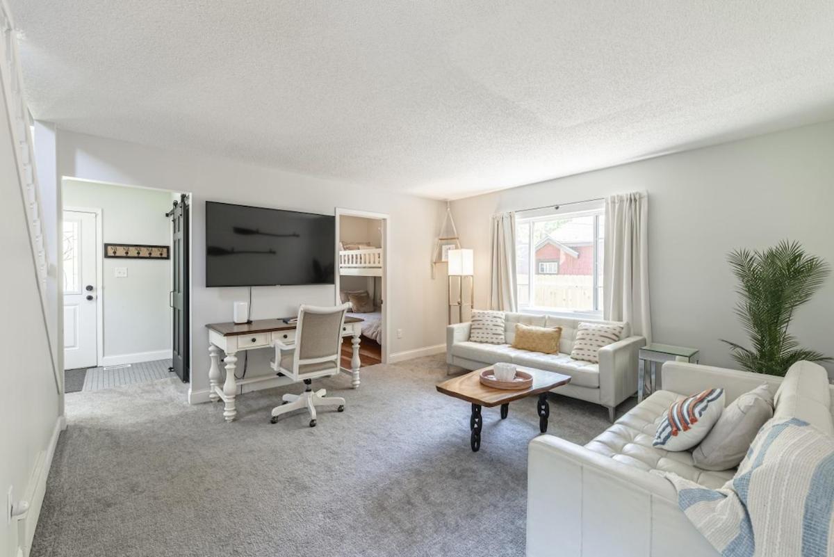 Coastal Comfort Meets Beachside Bliss Muskegon Exterior photo